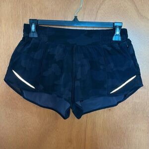Lululemon Hotty hot shorts ll 2.5”